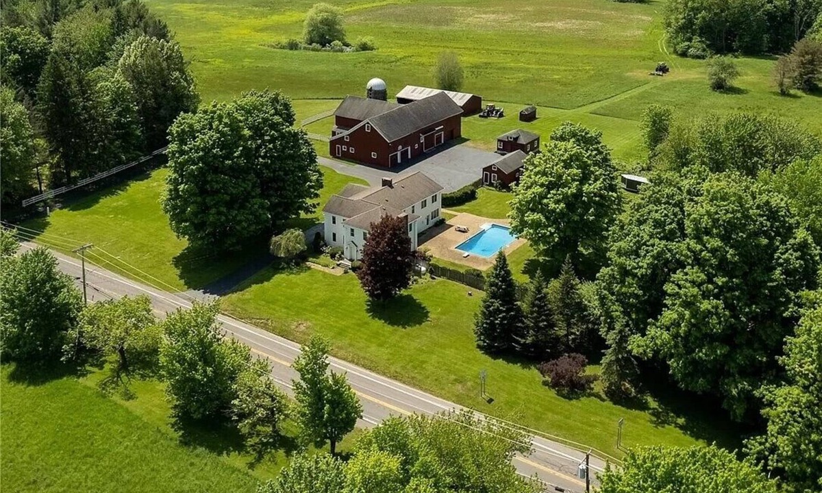 Parish House | Spacious Colonial Farmhouse on 240 Acres