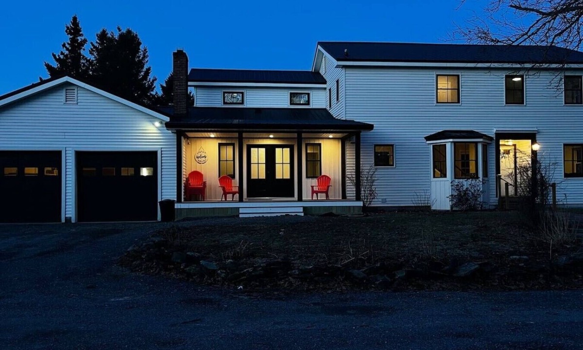 Brewer House | Spacious Colonial | Large Groups | Fire Pit