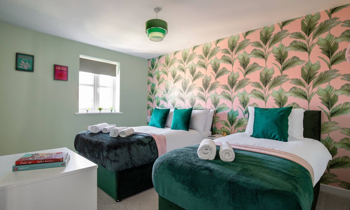Blackmore End House | Spacious Comfortable 4-bedroom house in Bishop's Stortford near Stansted Airport