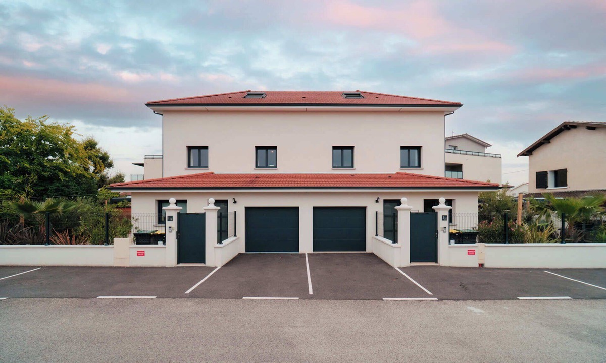 Tignieu-Jameyzieu Villa | Spacious, comfortable house for 12 people near Lyon and Eurexpo