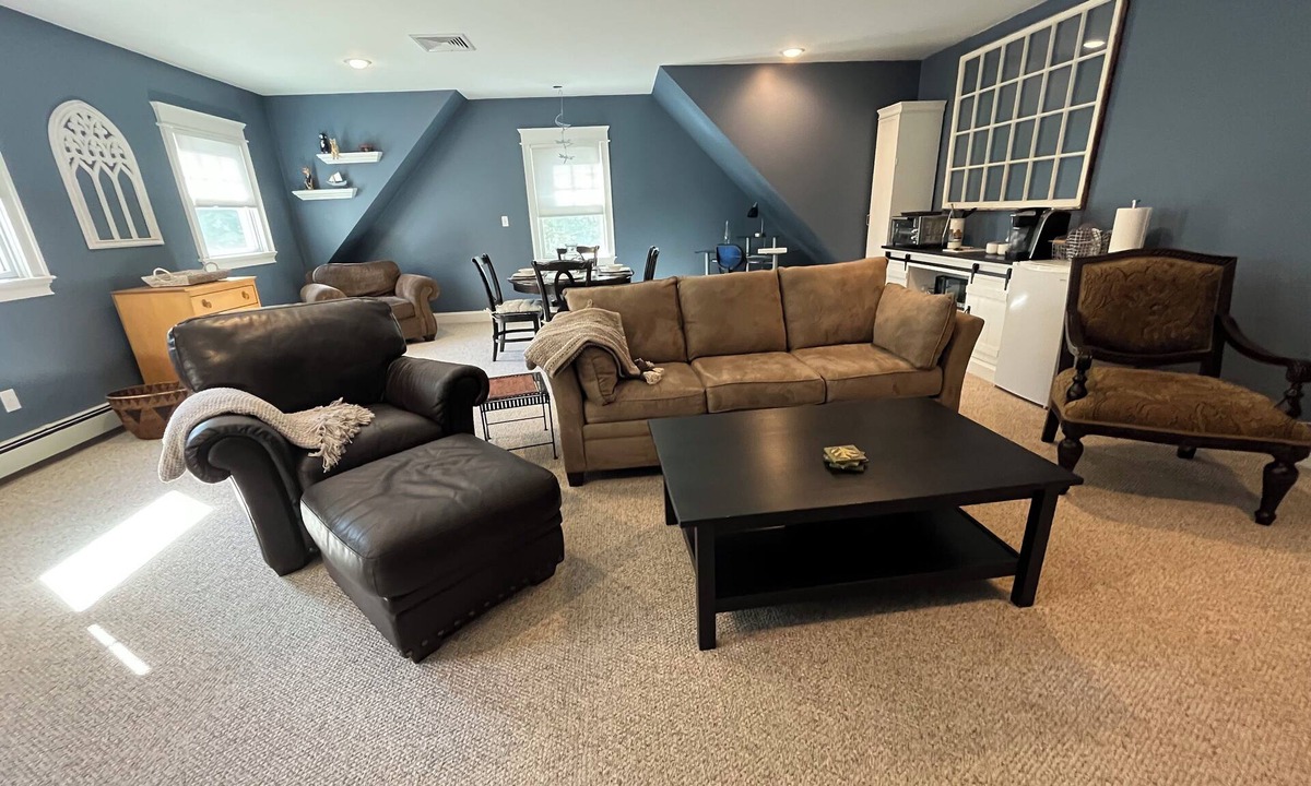Woburn Apartment | Spacious, Comfortable 1-bedroom sleeps 4 in charming Woburn near Horn Pond
