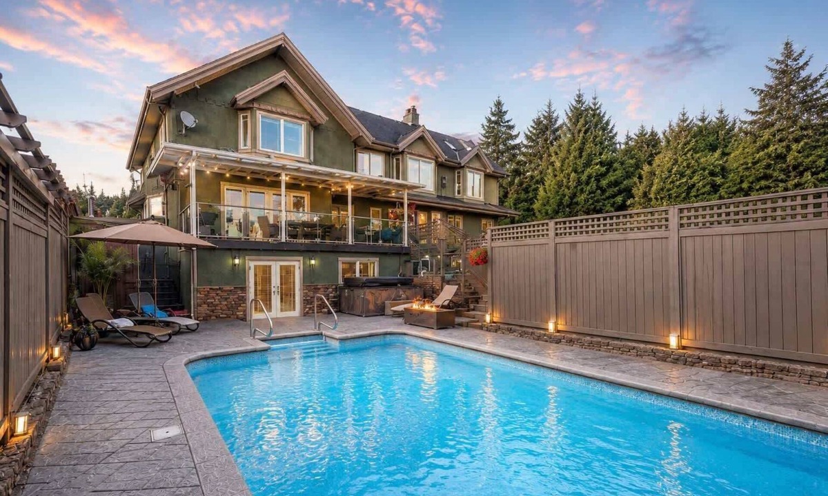 Coquitlam House | Spacious & Comfortable Villa in Coquitlam