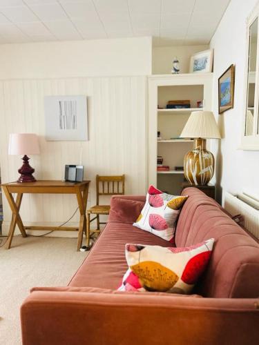Fortis Green Apartment | Spacious comfortable flat with free parking in East Finchley, Muswell Hill & close to Alexandra Palace