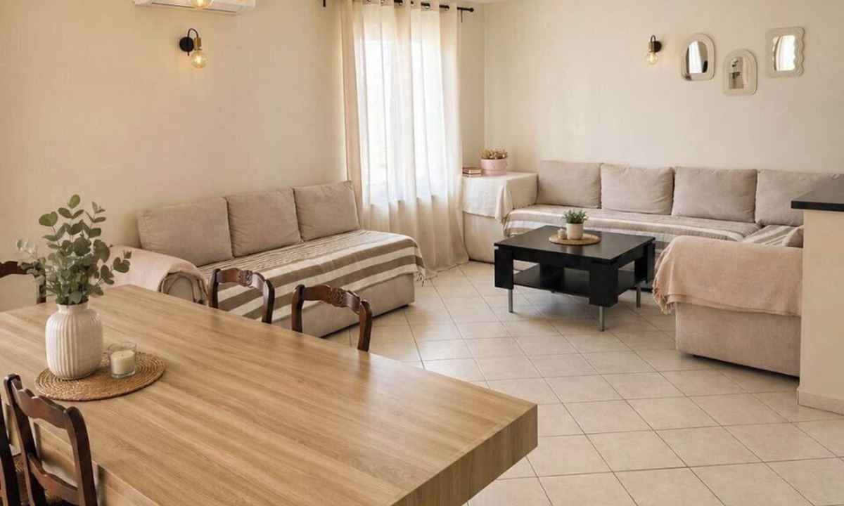 Monteux House | SPACIOUS & COMFORTABLE house in MONTEUX, next to Parc Spirou and Wave Island.