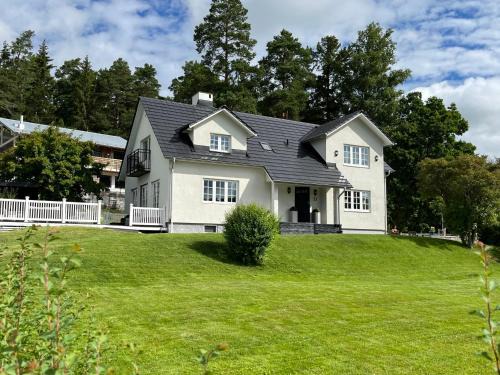 Sigtuna Villa | Spacious, comfortable villa close to lake