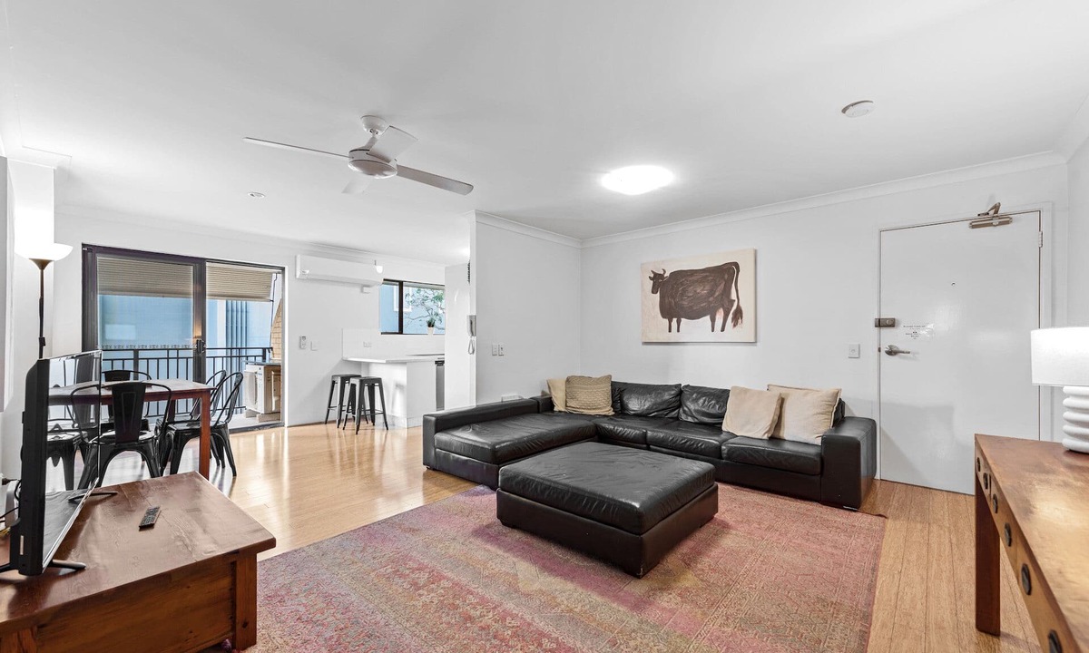 Auchenflower Apartment | Spacious & Comfy 2 Bed/2 Bath/2 Car Apartment in Auchenflower