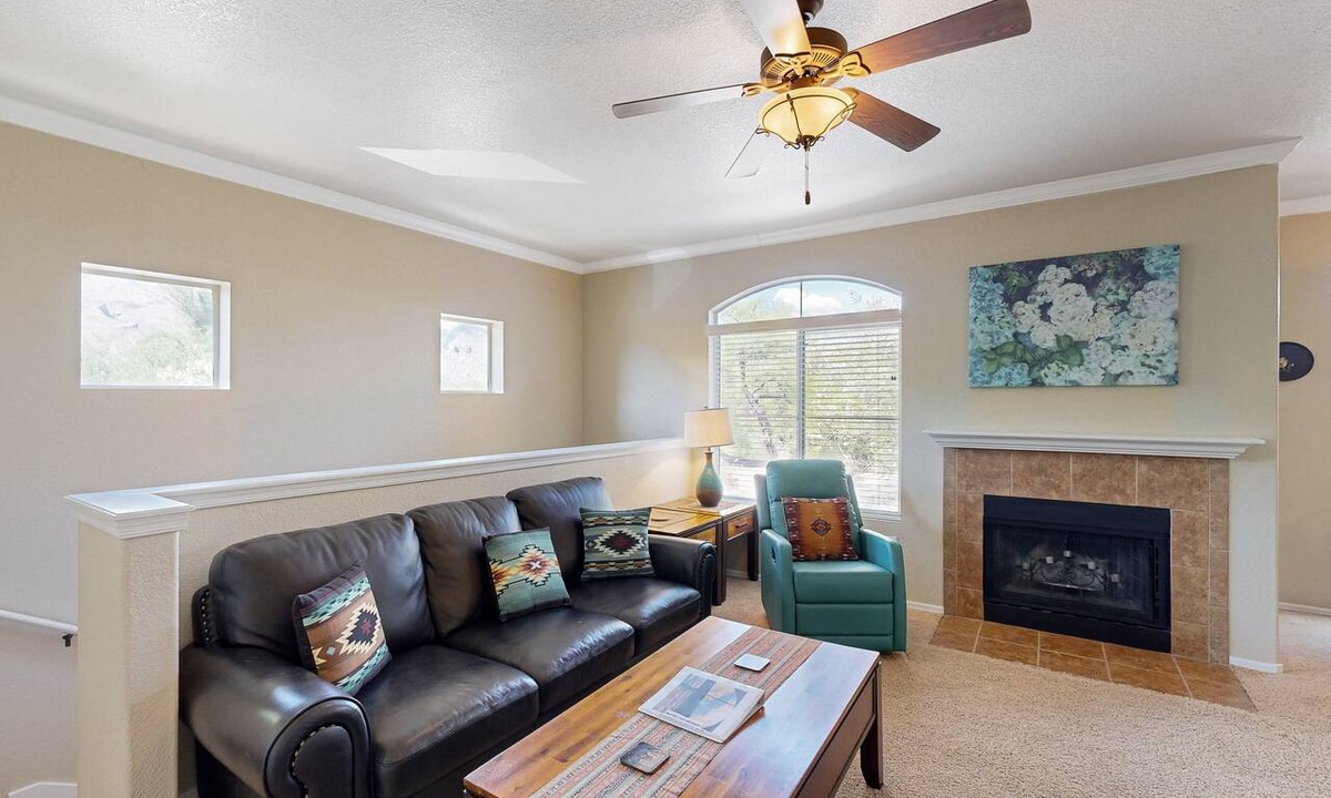 Tucson Condo | Spacious condo in central location with mountain views, pool & gym
