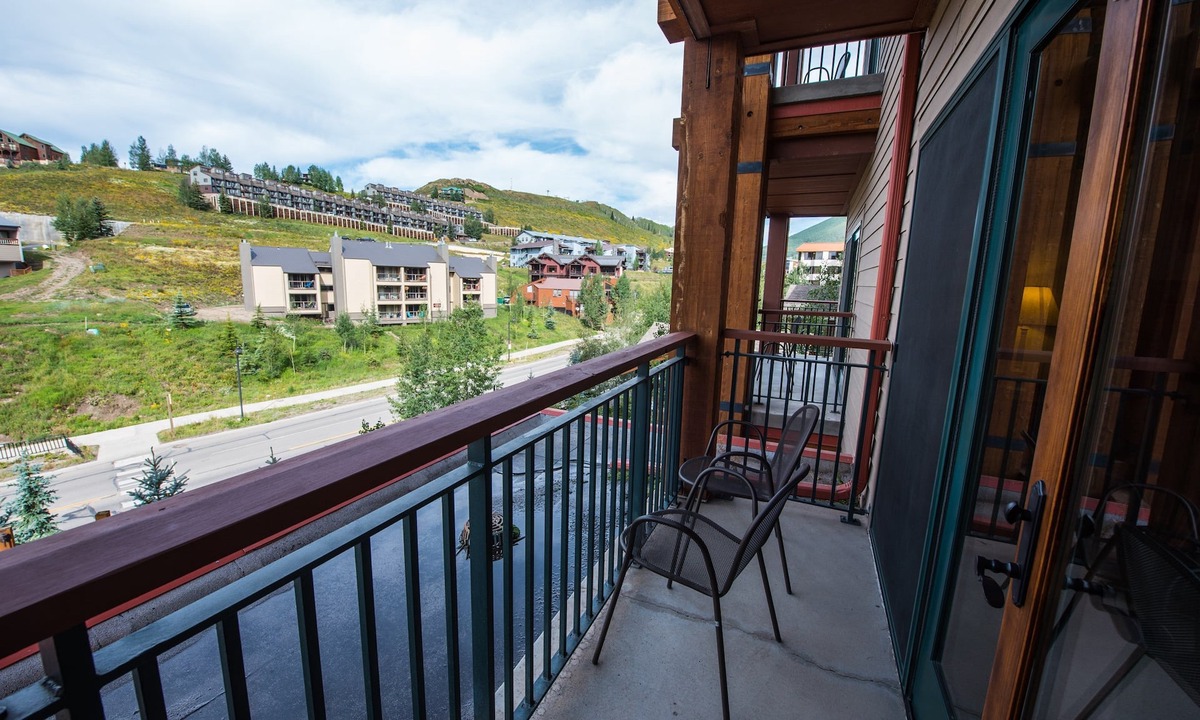Mount Crested Butte Cabin | Spacious Condo | Near the Slopes | Hot Tub Access