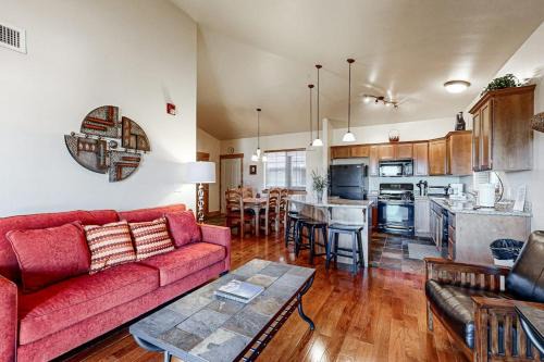 Bear Hollow Village House | Spacious condo with community pool & hot tub mountain views centrally located
