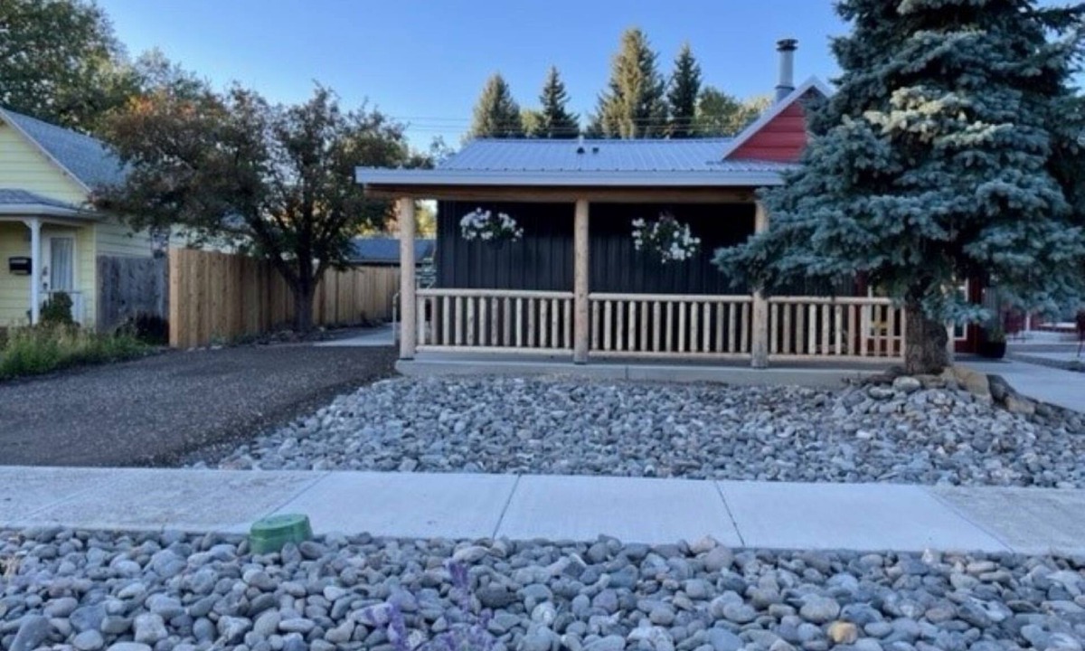 Cody House | Spacious Convenient Downtown Cody Location