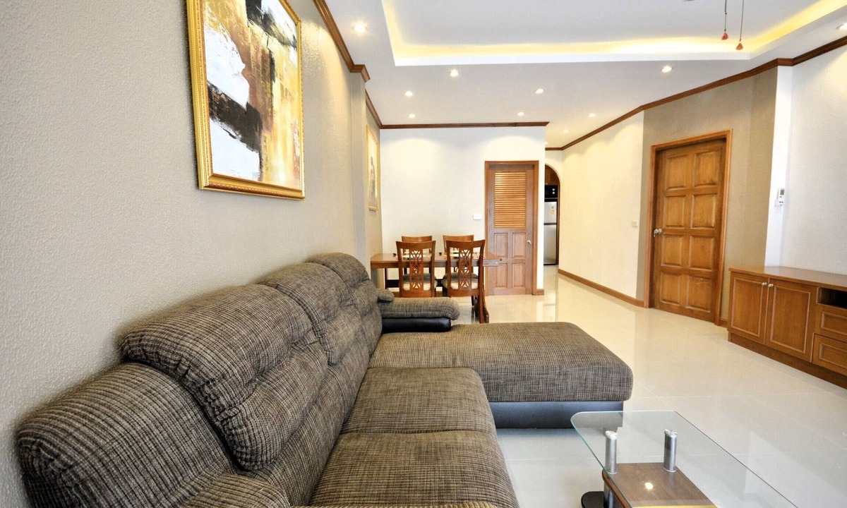 Na Kluea Apartment | Spacious Corner 1-Bedroom Condo with 2 Balconies - Baan Suan Lalana