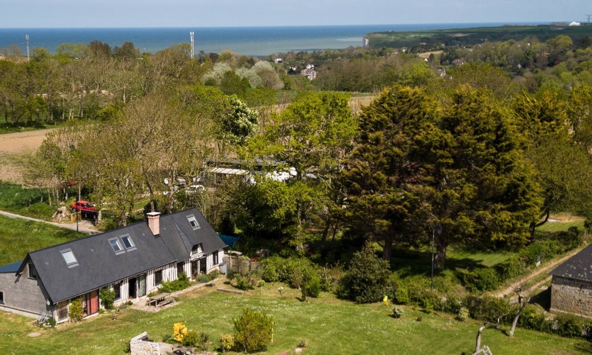 Veulettes-sur-Mer House | SPACIOUS COTTAGE BETWEEN LAND AND SEA - Sleeps 9, 5 bedrooms, 2 shower rooms, 3 toilets, ping-pong table