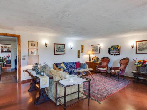 Crespano del Grappa House | Spacious Cottage in Veneto