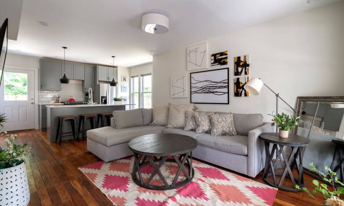 Italian Village Cottage | Spacious Cottage in the Heart of Italian Village