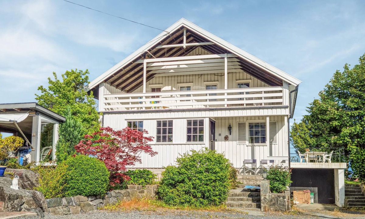 Grimstad House | Spacious cottage with fjord view of old fishing village.