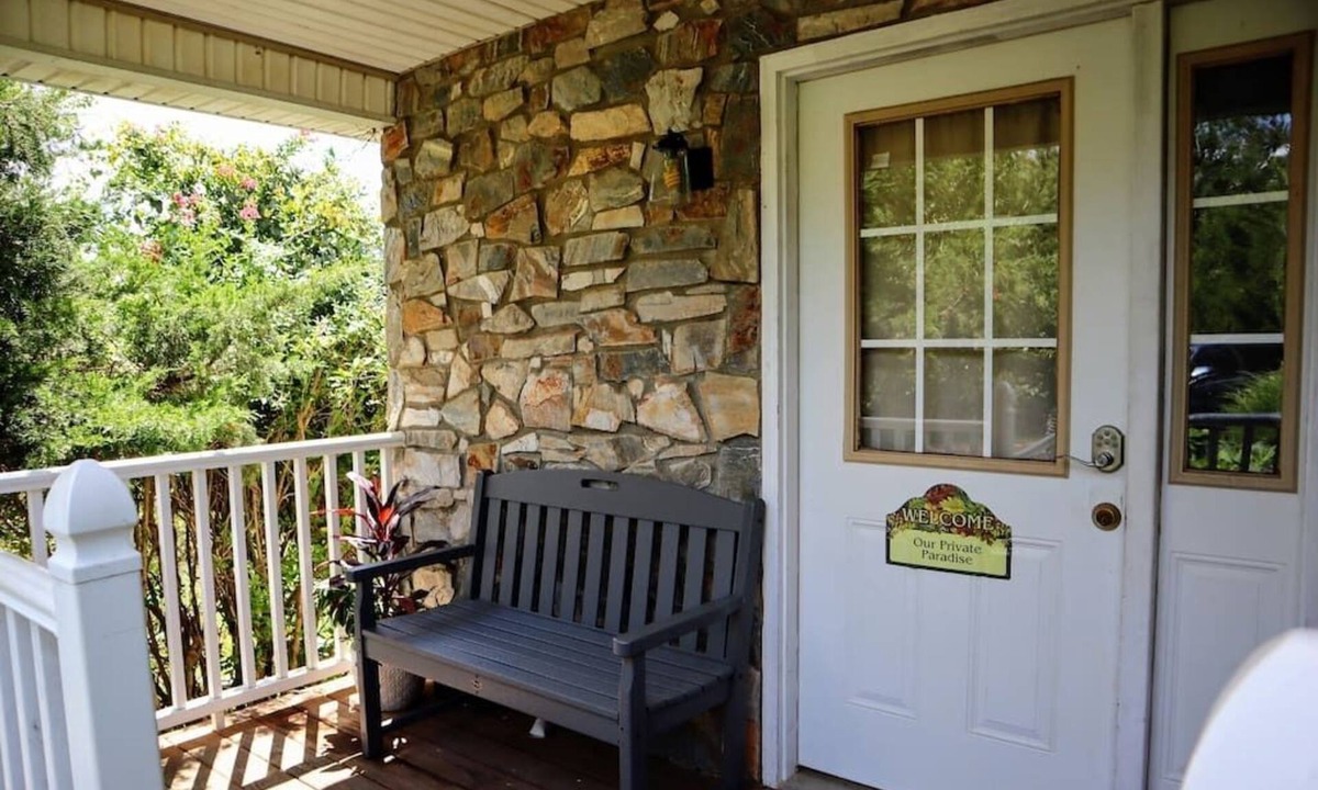 Callands-Gretna House | Spacious Countryside Cabin w/Hot Tub and Firepit
