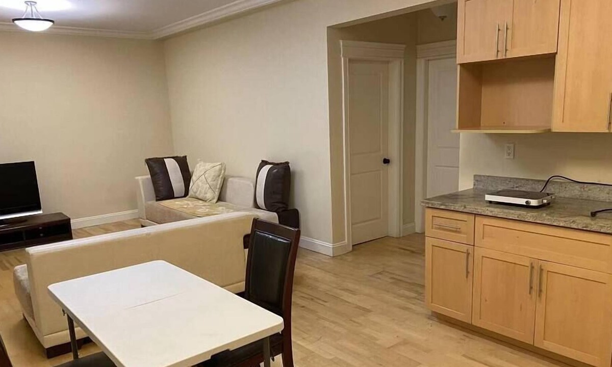 Shaughnessy House | Spacious & Cozy 2 BD Suite in Heart of Vancouver