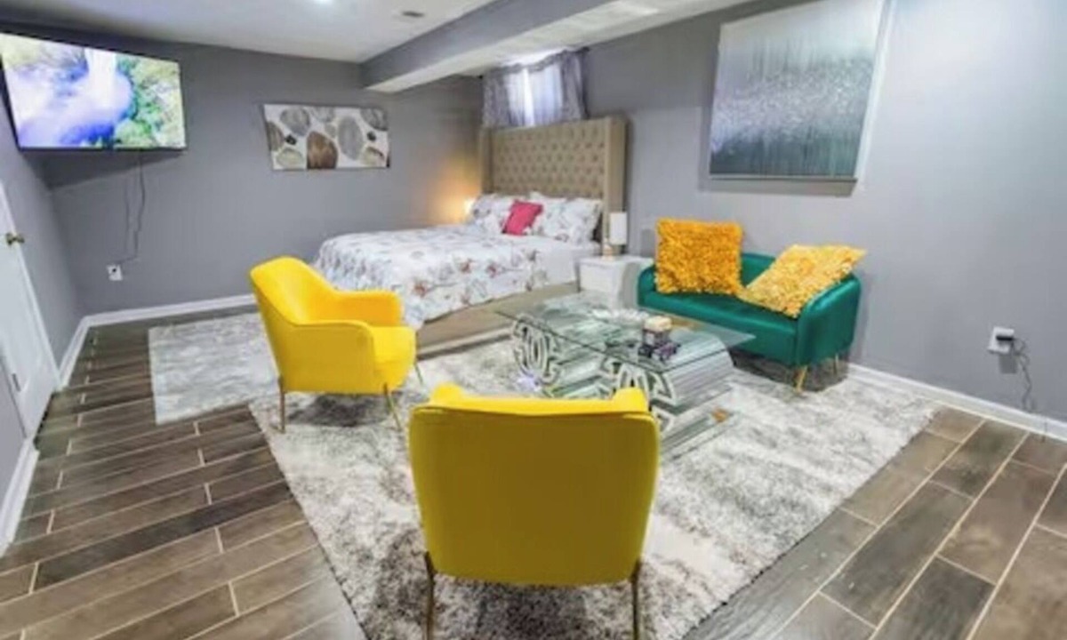 Montpelier Bed & Breakfast | Spacious, Cozy & private 3BR Apartment Suite Near DC - Private Entrance