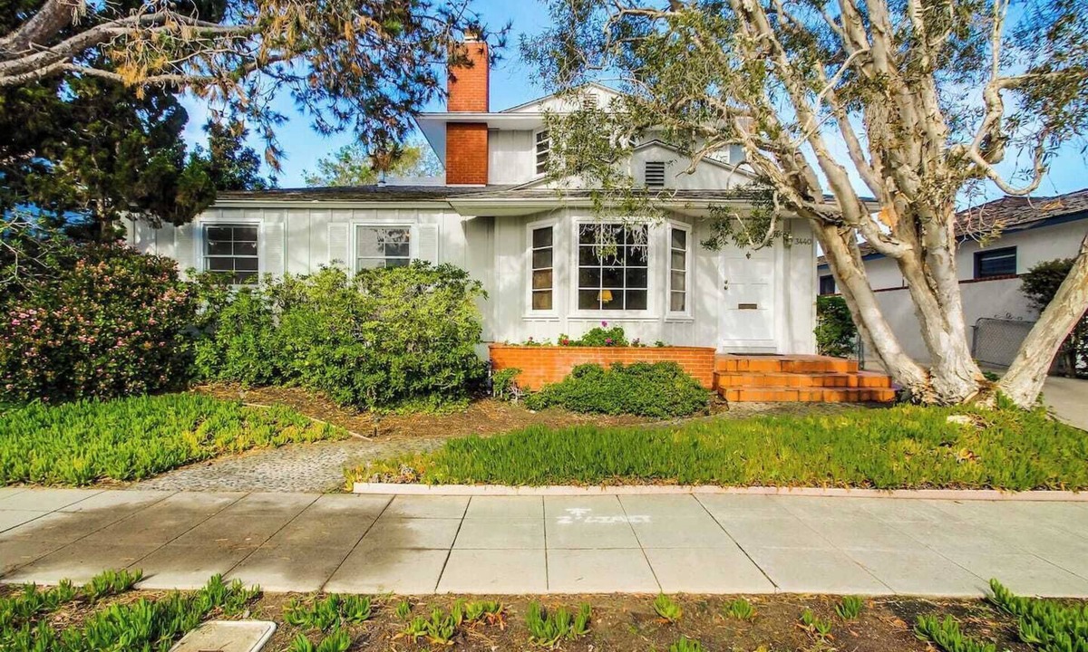 Crown Point House | Spacious Crown Point Retreat | 2-Story Home | Private Yard | Parking for 3