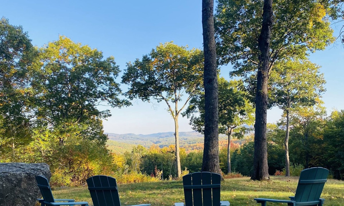 Newbury House | SPACIOUS Custom 5 Bed Home Minutes to Mt.Sunapee! Garage, Hot Tub, Game Room!