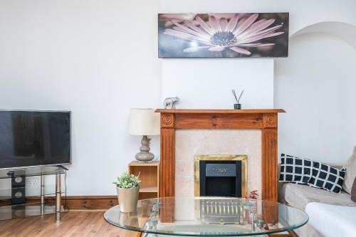 Parsloes House | Spacious Dagenham 4Bedroom House with Parking