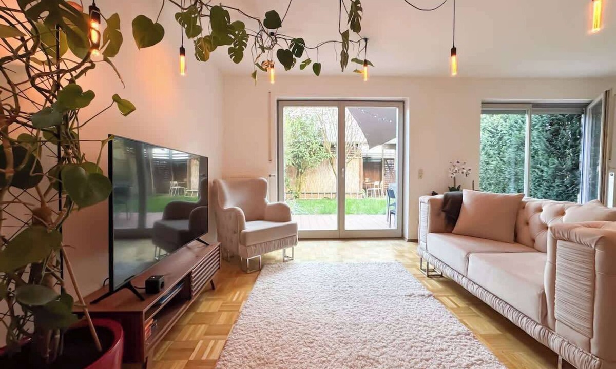 Neufahrn bei Freising House | Spacious 4BR House with Terrace, Garden & Barbecue | Near Munich, Airport & Allianz Arena