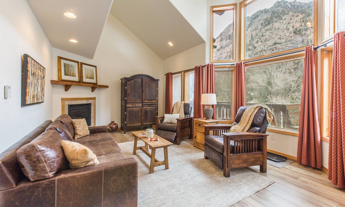 Ouray Condo | Spacious Deck | Fireplace | Mountain Views | Air Conditioning