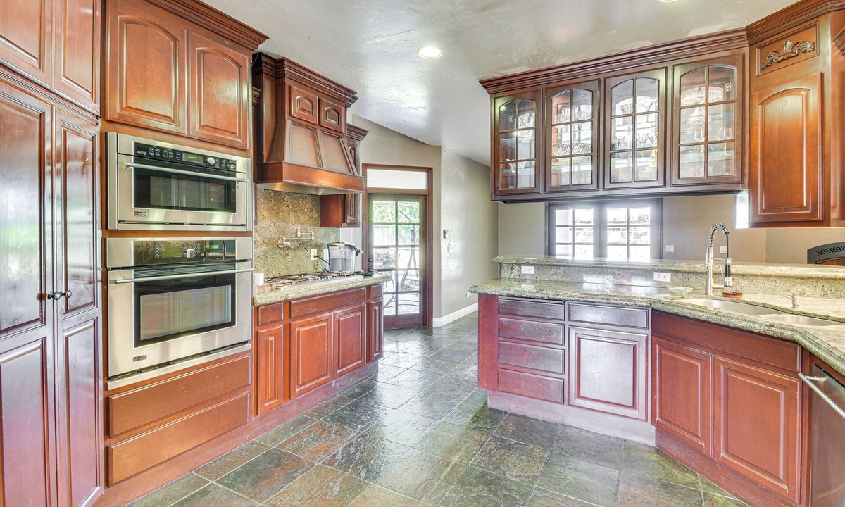 Delhi House | Spacious Delhi Home w/Fireplaces, Patio & Grill!