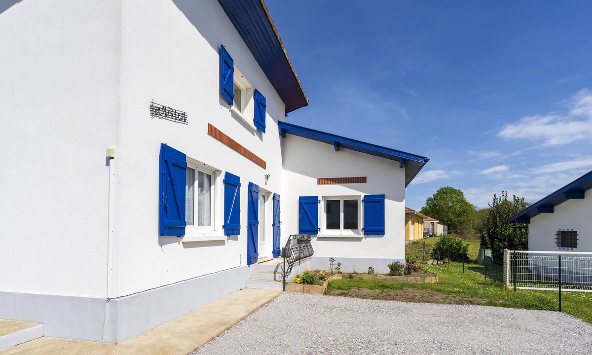 Yzosse House | Spacious detached single-storey house with terrace, private garden & Wi-Fi