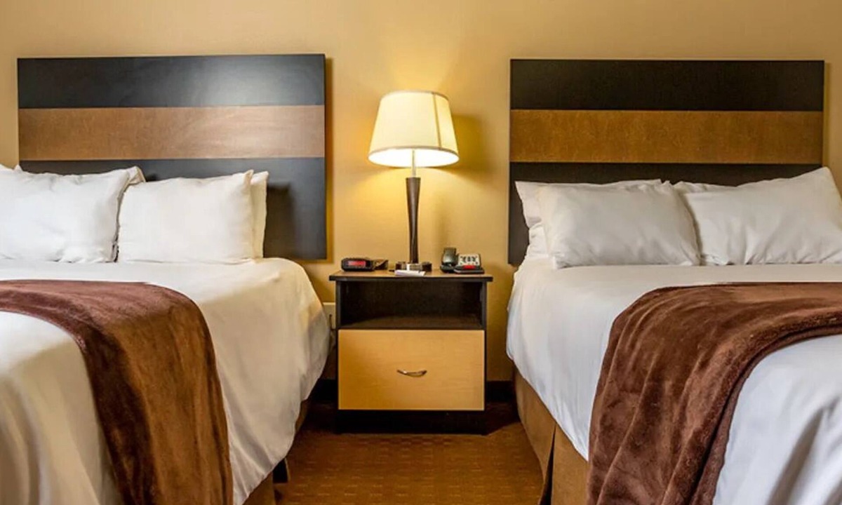 Dickinson Hotel | Spacious Dickinson Retreat – 2 Full Beds for Friends or Family Near Attractions