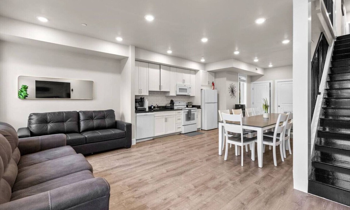 Kingman Park Hotel | Spacious District Dwelling+6Bed+4Bath+Well Located