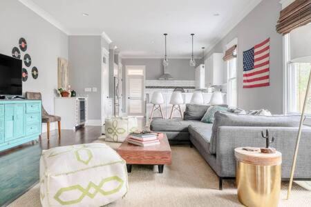 Eastwood House | Spacious Dog Friendly 3 BR Townhome, Grill, Patio 3 Blocks to Grocer, 5 Mins to 5 Points, 15 Mins to Broadway, 24 Hour Hospitality Team, Perfect for Families