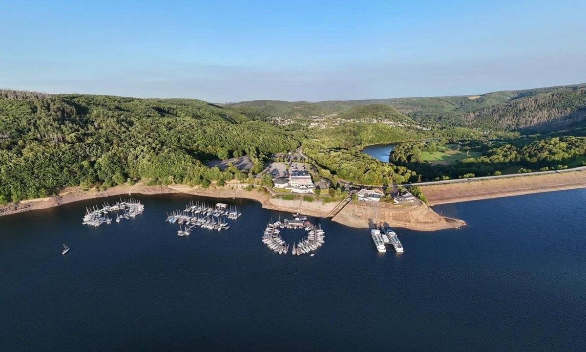 Heimbach Apartment | Spacious double suite with balcony and lake view
