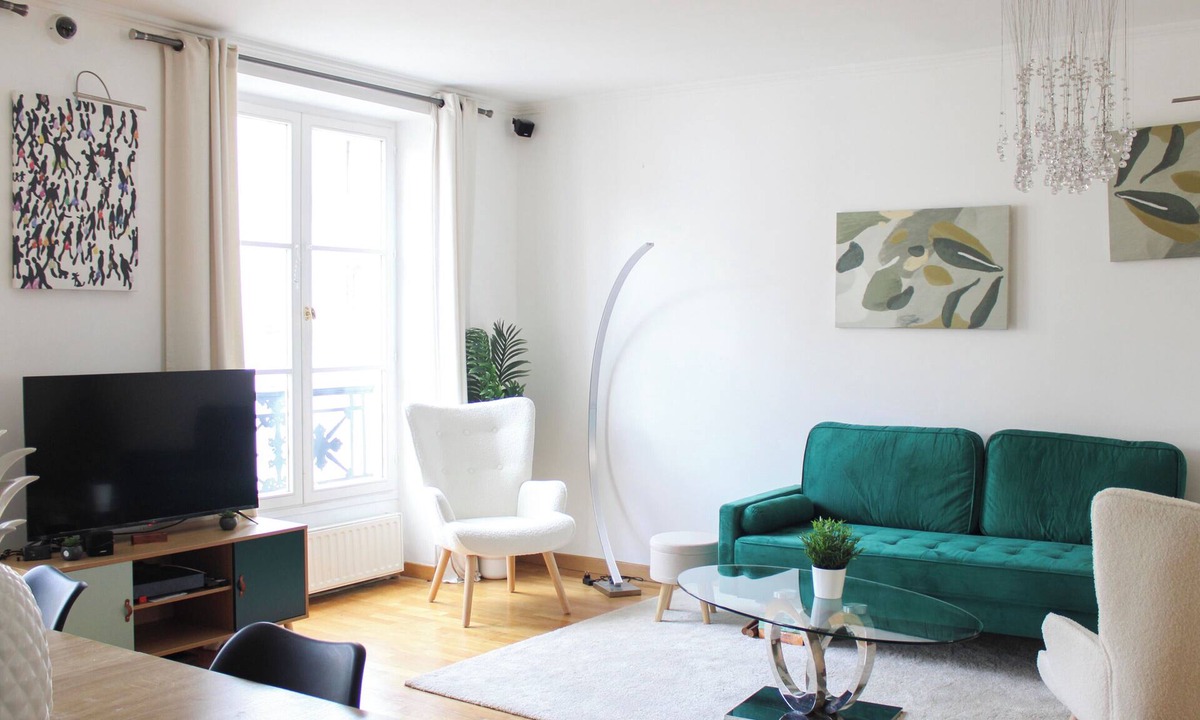 Porte-Saint-Martin Apartment | Spacious duplex in the heart of Paris