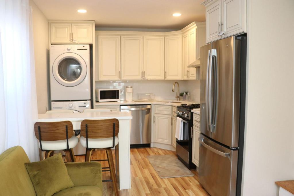 Uniondale Apartment | Spacious & Elegant 3 full bedroom apartment - Heart of Long Island