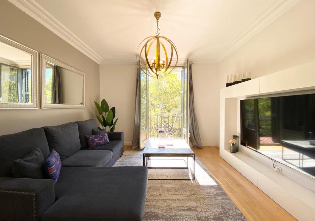 Sant Gervasi Apartment | Spacious Elegant on Avenue Diagonal By MyRentalHost