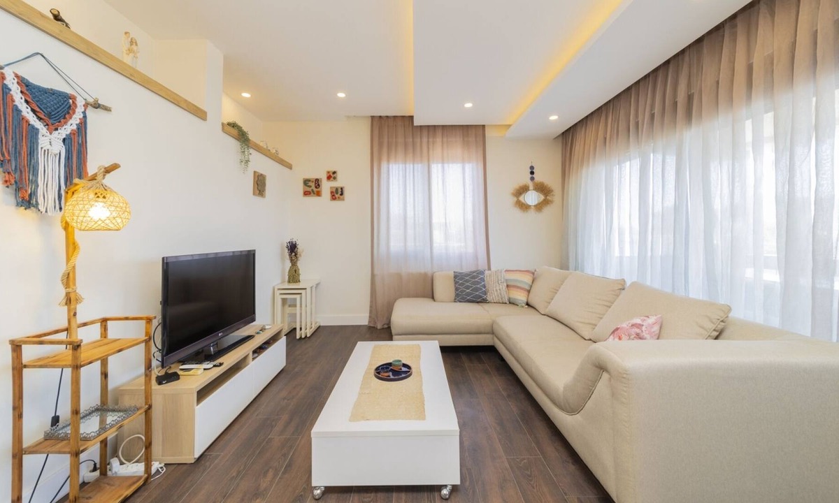 Eski Lara Apartment | Spacious Flat w Balcony 3 min to Beach in Antalya