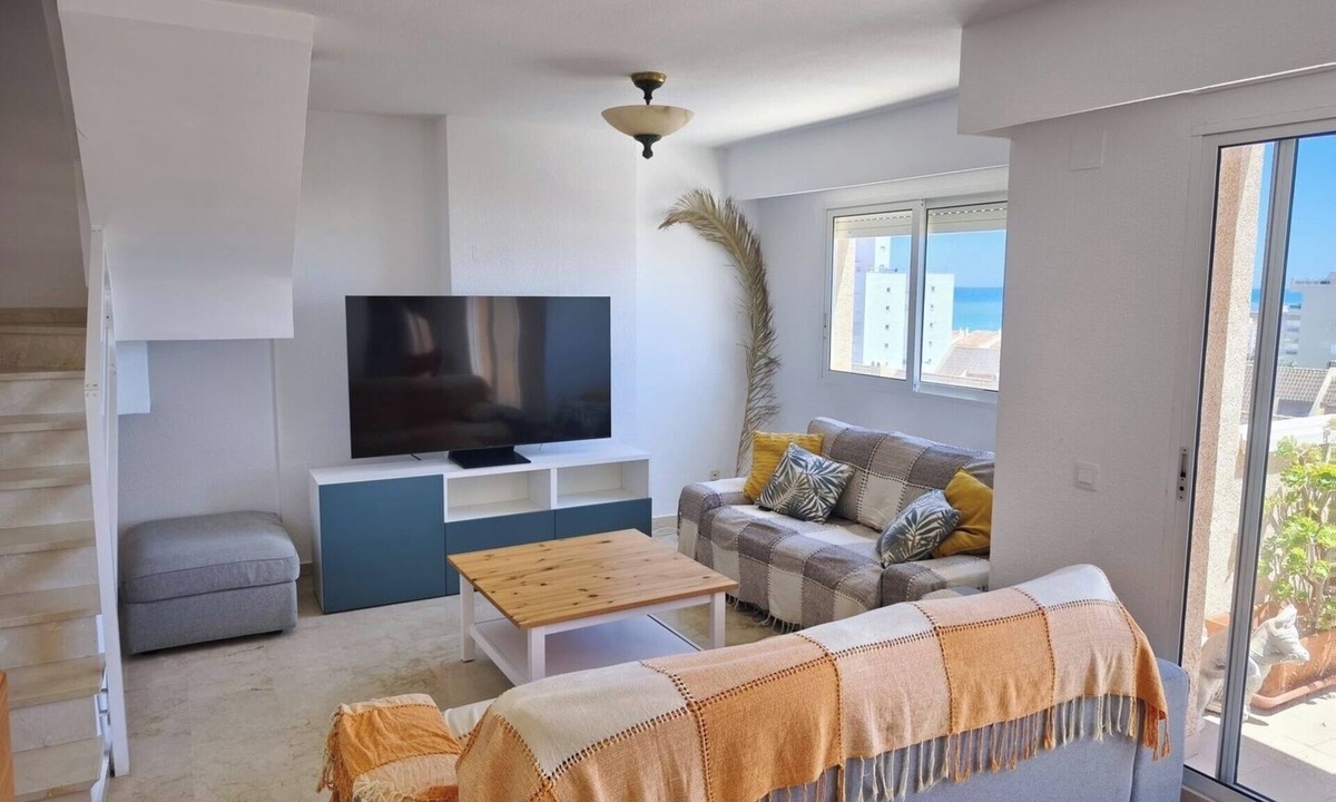 El Perellonet Apartment | Spacious flat with sea view in El Perello
