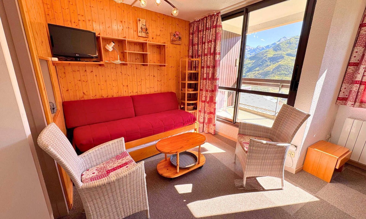 Reberty Apartment | Spacious for 10 in Les Menuires, ski-in/ski-out access