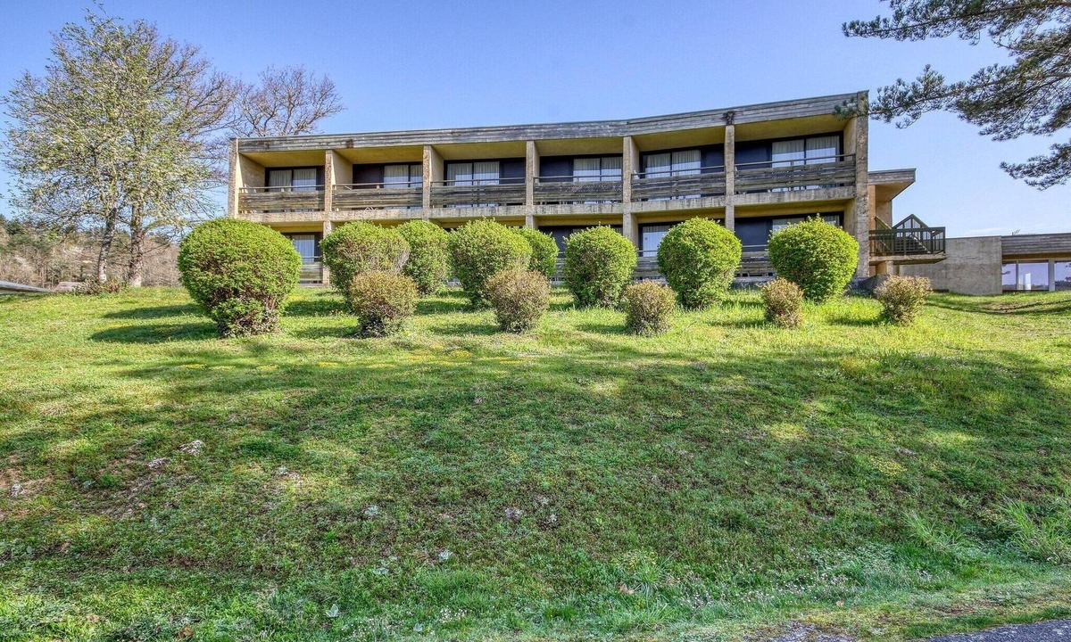 Miremont Apartment | Spacious Landscape Stay for 4 by the Lake