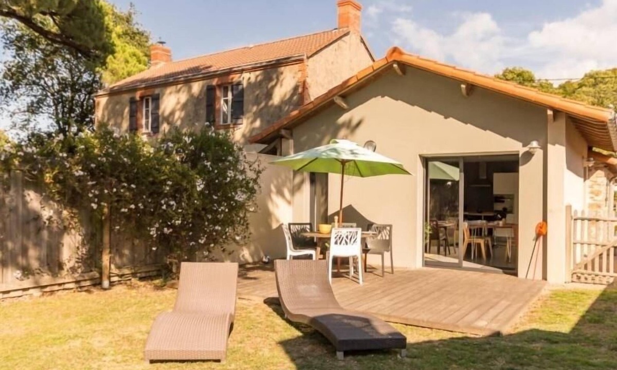 Saint-Brevin-les-Pins Cottage | Spacious Eco-friendly Cottage, 2 km from the Ocean, with Garden, Terrace, and Modern Amenities