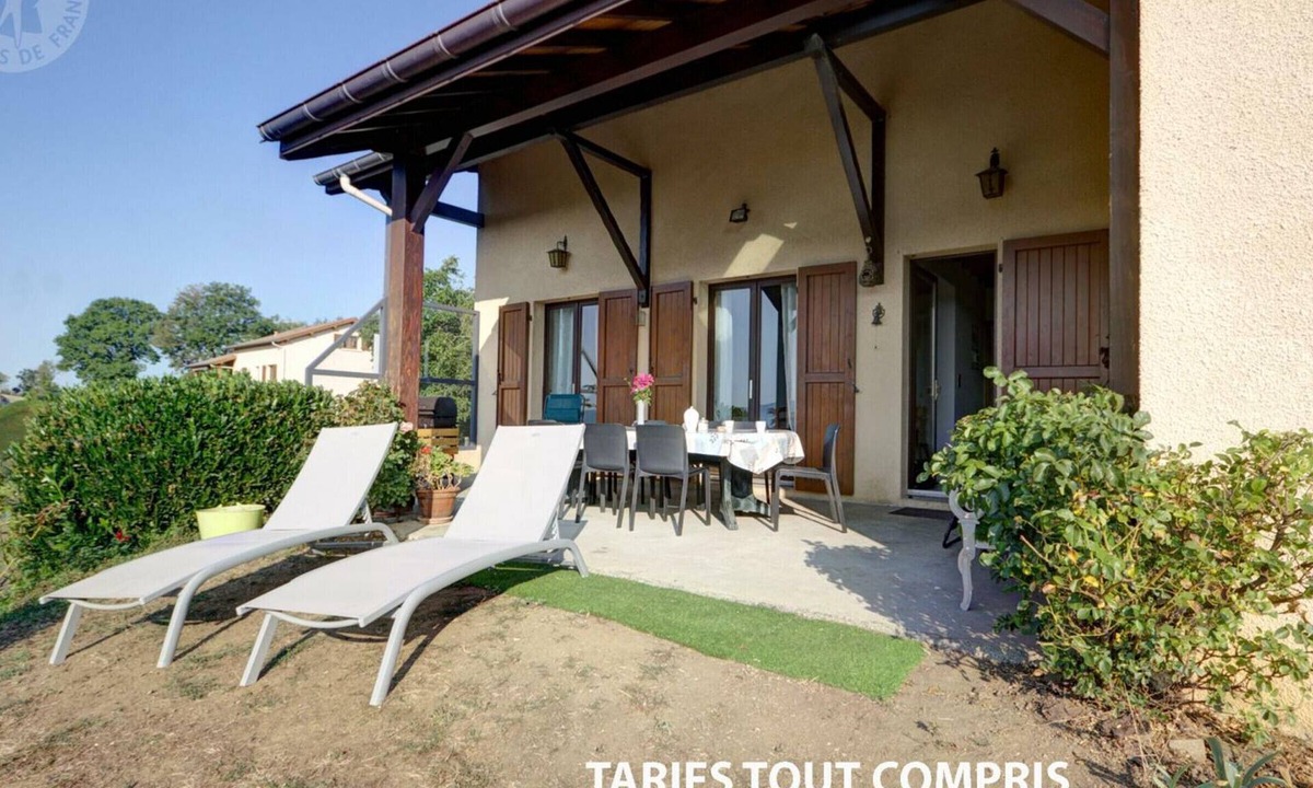 Saint-Christo-en-Jarez Cottage | Spacious cottage with terrace and garden in Saint-Christo-en-Jarez