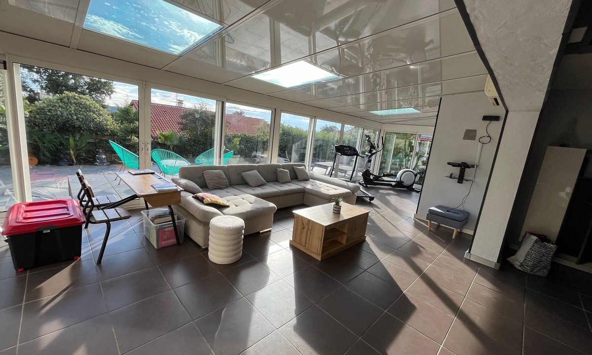 Saint-Bonnet-de-Mure House | Spacious Villa Zena for 11 Guests Near Airport and Eurexpo