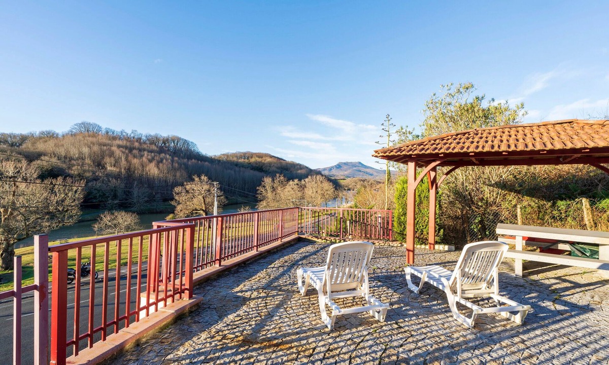 Saint-Pee-sur-Nivelle House | Spacious House with Barbecue, Shared Terrace & Wi-Fi in Saint-Pée-sur-Nivelle