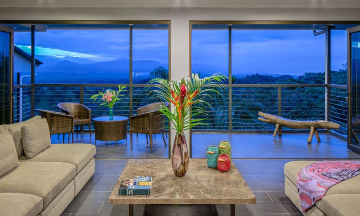 Manuel Antonio Villa | Spacious Fully Air-Conditioned Contemporary Villa Private Pool & Game Room