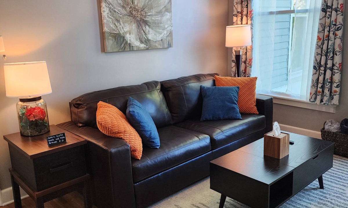 Downtown Apartment | Spacious Fully Renovated Apt, near State Capitol Bldg, Downtown Topeka, I-70