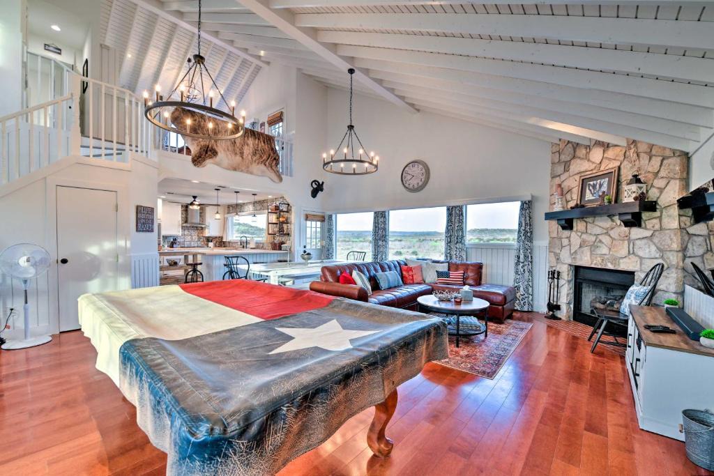 Palo Pinto County House | Spacious Getaway ~ 12 Acres, Views, & Hot Tub!