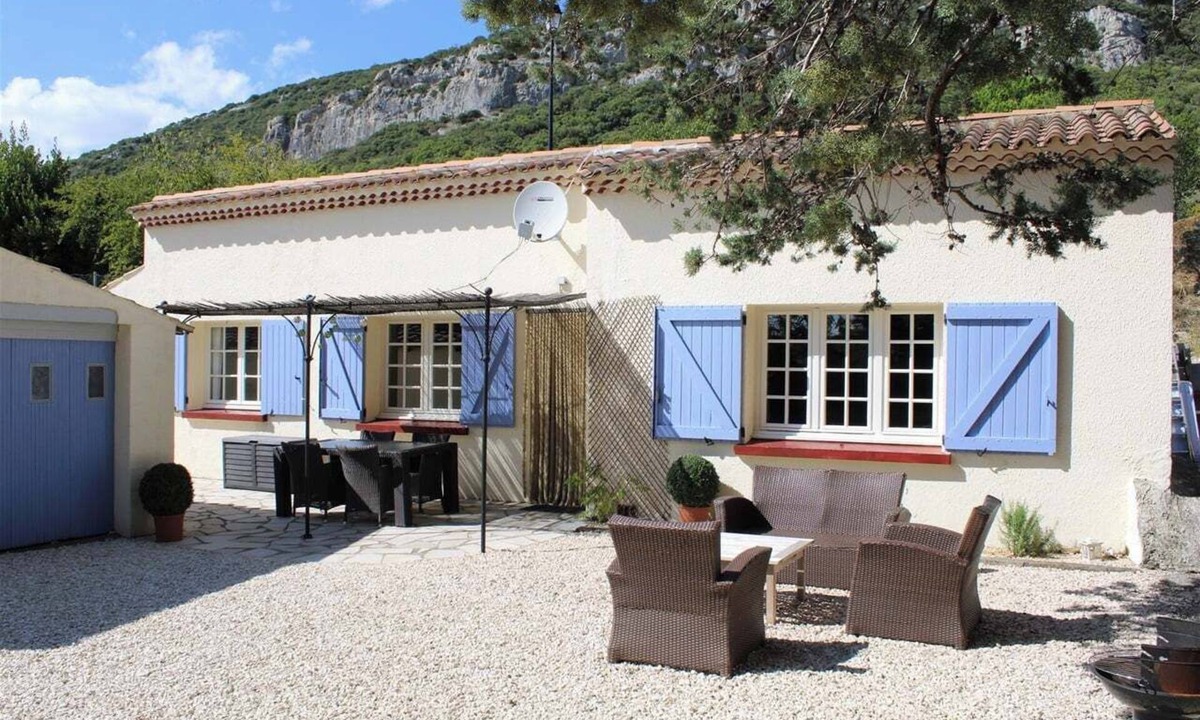 Seynes Cottage | Spacious gîte with pool and all comforts, at the foot of Mont Bouquet, near Uzes