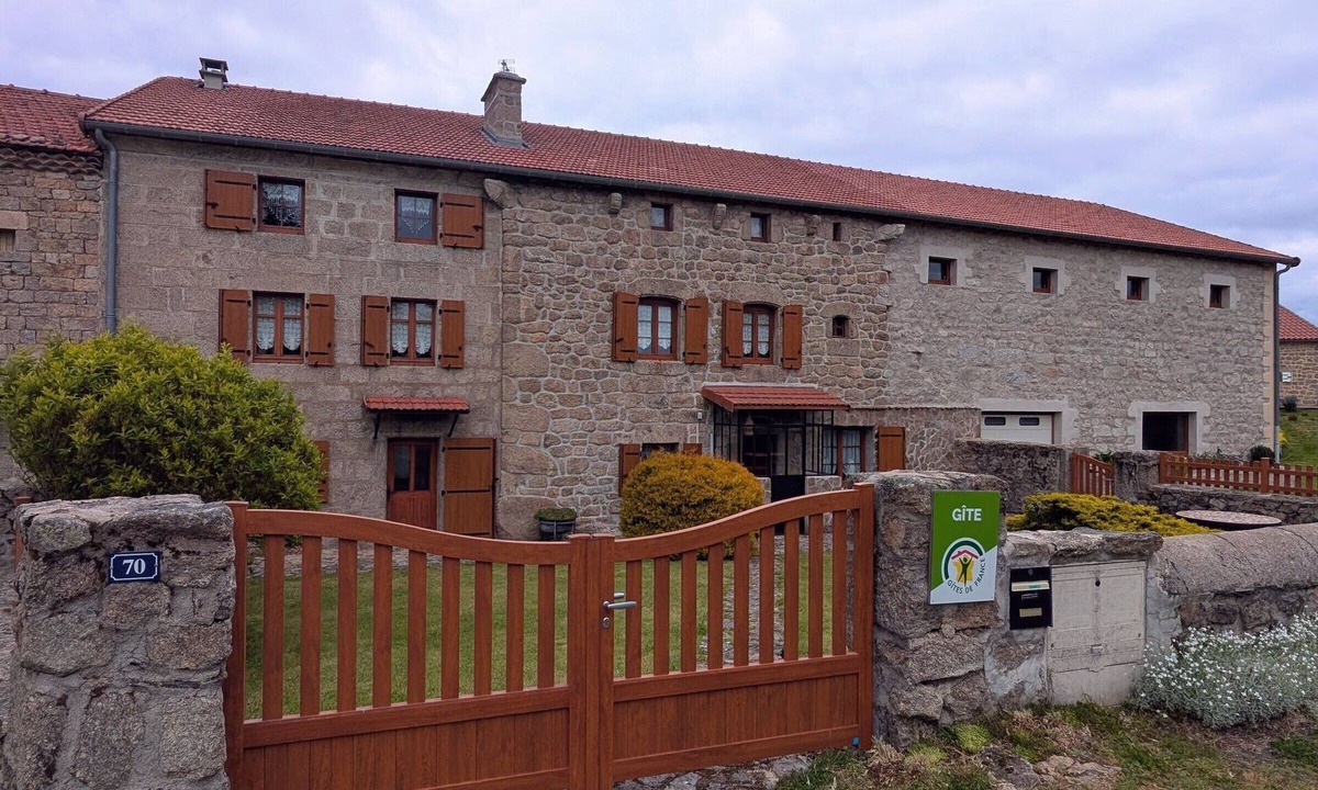 Croisances Cottage | Spacious Gîte with Private Gym, Terrace & Garden, near Hiking & Fishing Spots