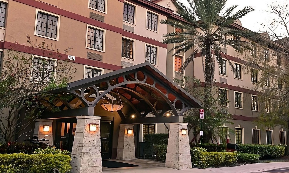 Plantation Hotel | Spacious Good-Value Accommodation! w/Kitchenette, Outdoor Pool, FREE Breakfast!